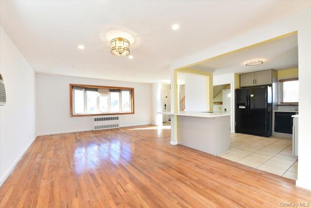 233 Meyer Avenue, Valley Stream, NY 11580