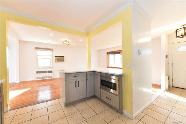 233 Meyer Avenue, Valley Stream, NY 11580