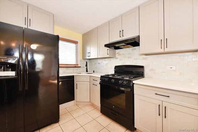 233 Meyer Avenue, Valley Stream, NY 11580