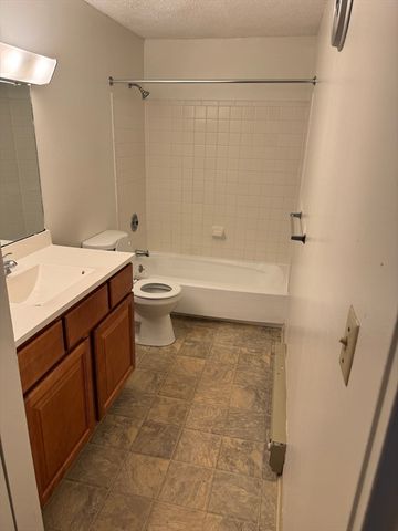2 Village Hill Lane 7, Natick, MA 01760