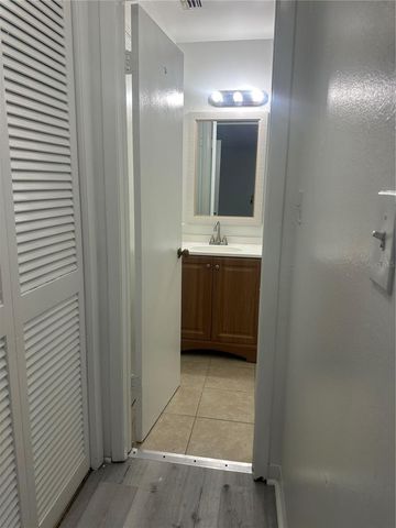 8426 CAMDEN STREET D, Tampa, FL 33614