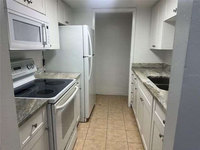 8426 CAMDEN STREET D, Tampa, FL 33614