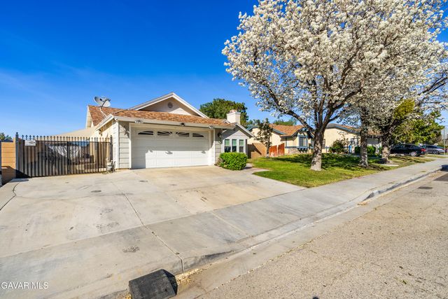 2017 W Avenue K10, Lancaster, CA 93536