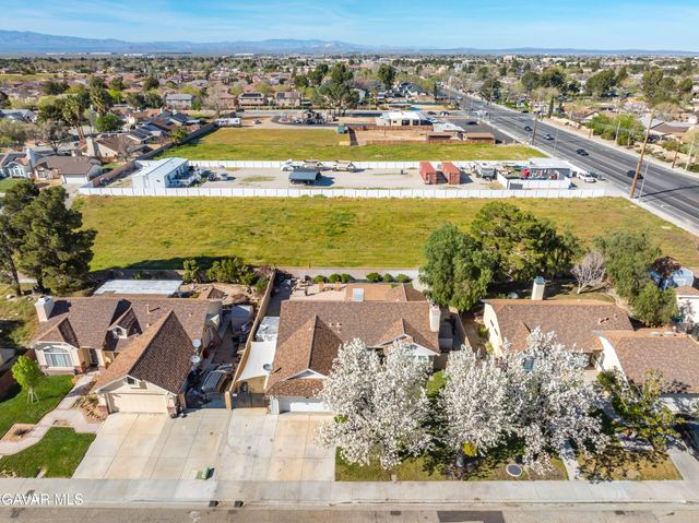2017 W Avenue K10, Lancaster, CA 93536