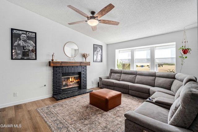 2017 W Avenue K10, Lancaster, CA 93536