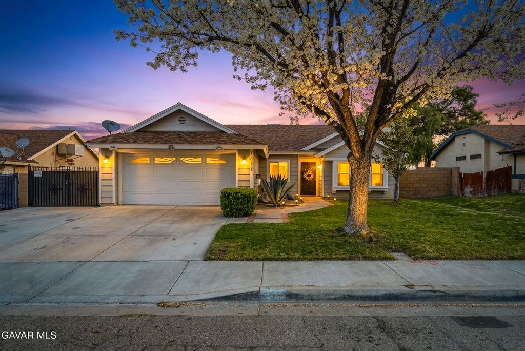 2017 W Avenue K10, Lancaster, CA 93536