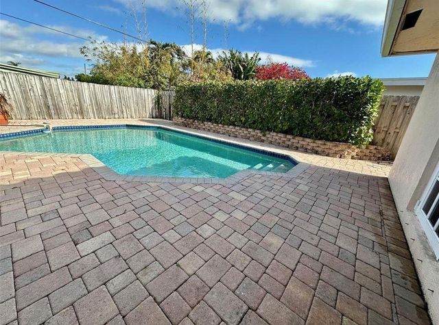 2001 NE 27th Court, Lighthouse Point, FL 33064