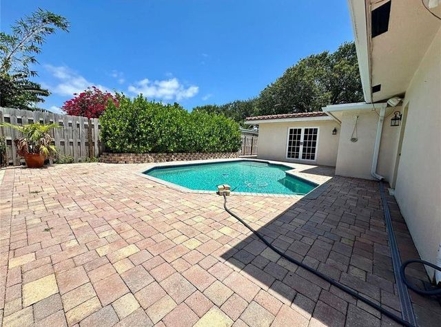 2001 NE 27th Court, Lighthouse Point, FL 33064