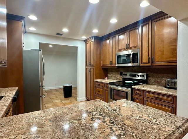 2001 NE 27th Court, Lighthouse Point, FL 33064