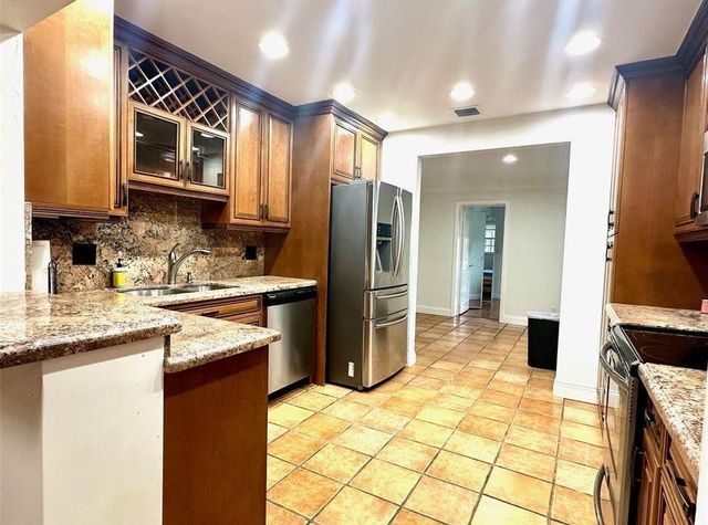 2001 NE 27th Court, Lighthouse Point, FL 33064