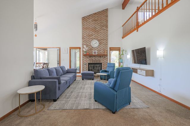 1801 Monterey Court, Hoffman Estates, IL 60169