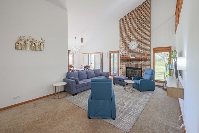 1801 Monterey Court, Hoffman Estates, IL 60169