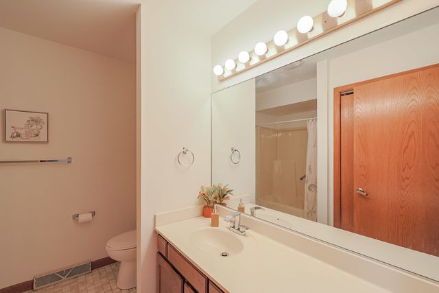 1801 Monterey Court, Hoffman Estates, IL 60169