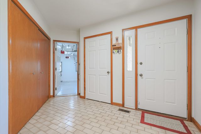 1801 Monterey Court, Hoffman Estates, IL 60169