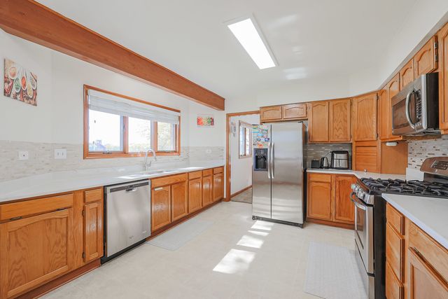 1801 Monterey Court, Hoffman Estates, IL 60169