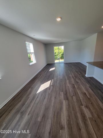 302 Red Cedar Drive, Sneads Ferry, NC 28460