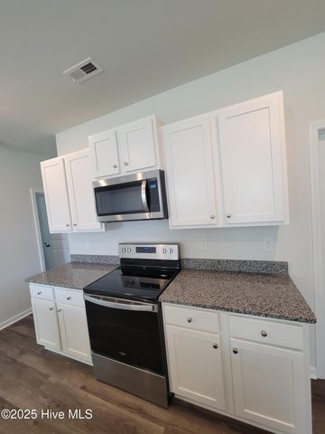 302 Red Cedar Drive, Sneads Ferry, NC 28460