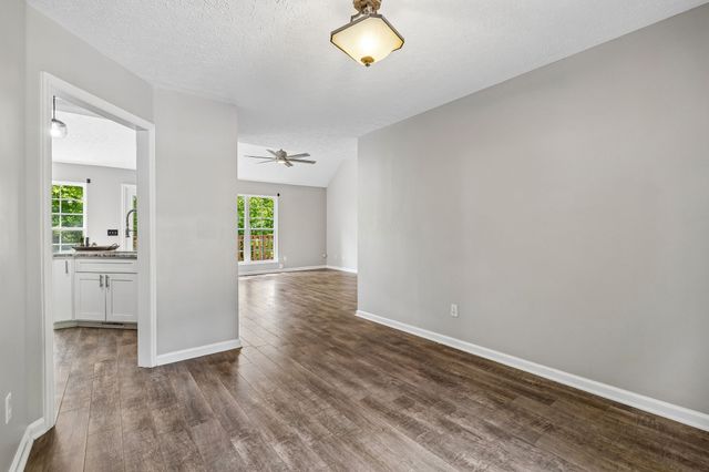 546 Lauren Park Dr, Burns, TN 37029