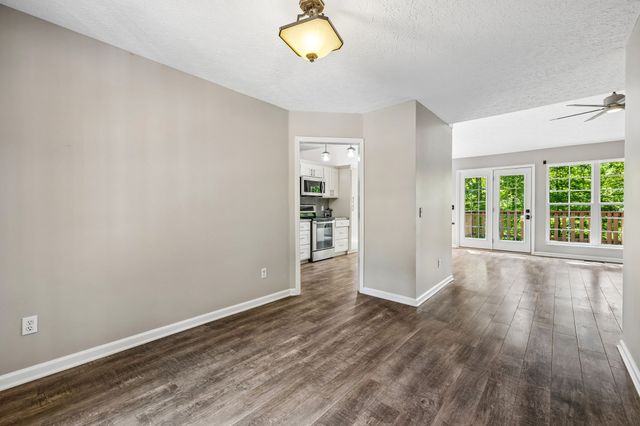 546 Lauren Park Dr, Burns, TN 37029
