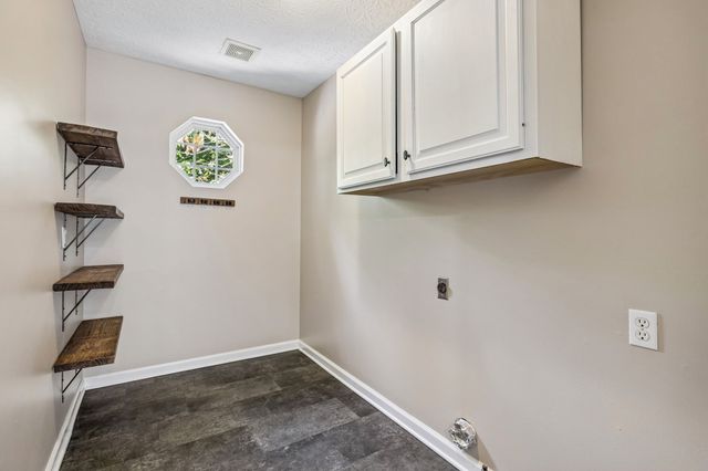 546 Lauren Park Dr, Burns, TN 37029