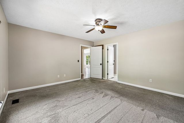 546 Lauren Park Dr, Burns, TN 37029