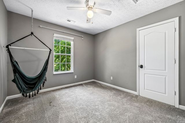 546 Lauren Park Dr, Burns, TN 37029