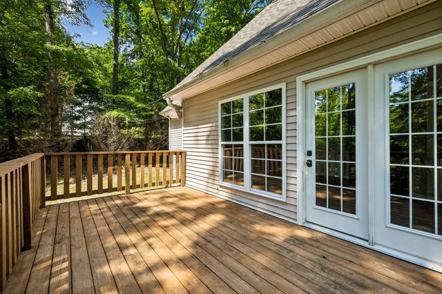 546 Lauren Park Dr, Burns, TN 37029