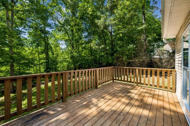 546 Lauren Park Dr, Burns, TN 37029