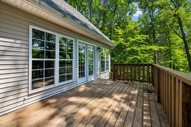 546 Lauren Park Dr, Burns, TN 37029