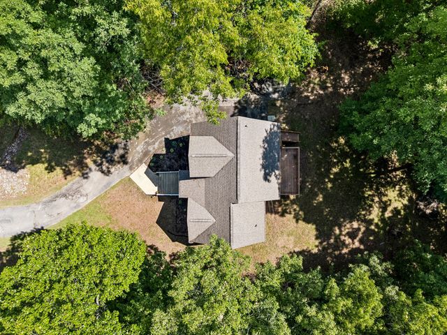 546 Lauren Park Dr, Burns, TN 37029