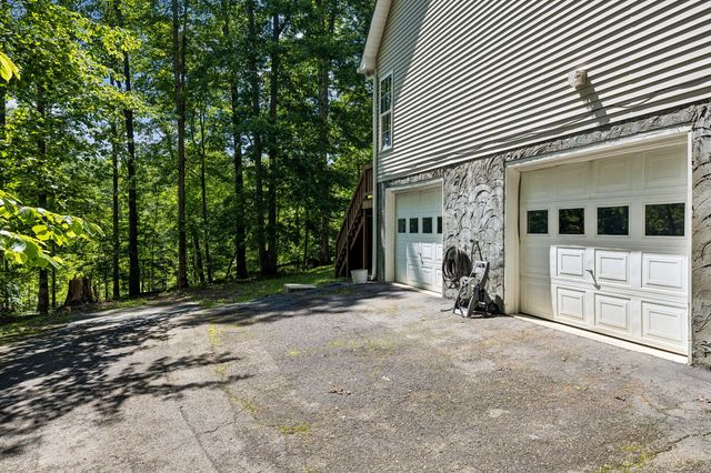 546 Lauren Park Dr, Burns, TN 37029