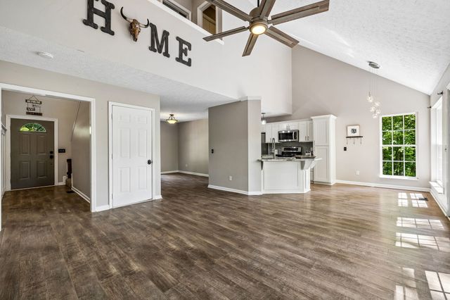 546 Lauren Park Dr, Burns, TN 37029