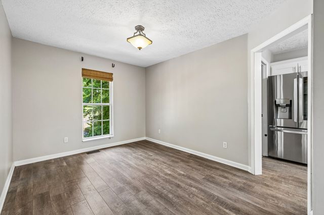 546 Lauren Park Dr, Burns, TN 37029