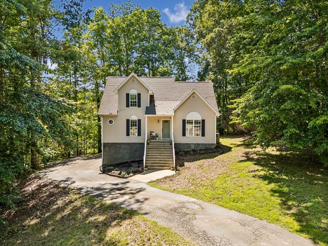 546 Lauren Park Dr, Burns, TN 37029