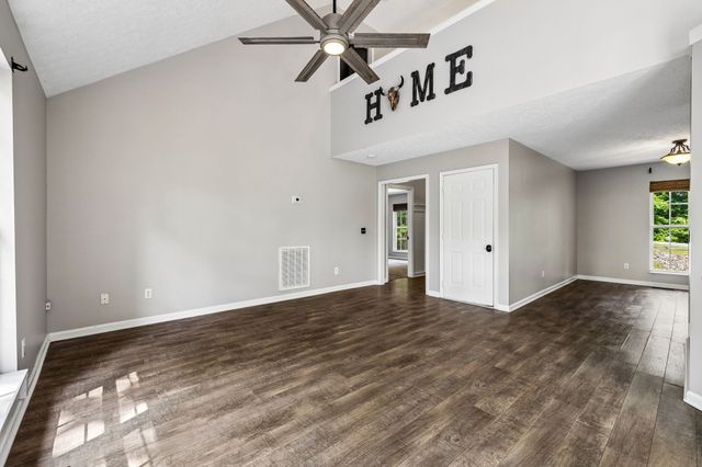 546 Lauren Park Dr, Burns, TN 37029