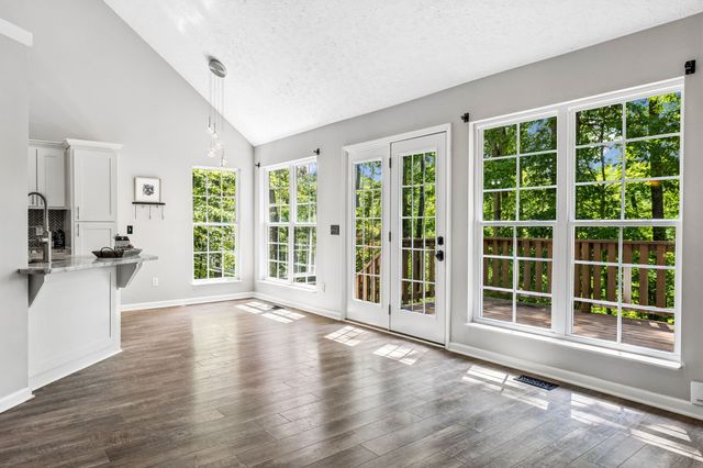 546 Lauren Park Dr, Burns, TN 37029
