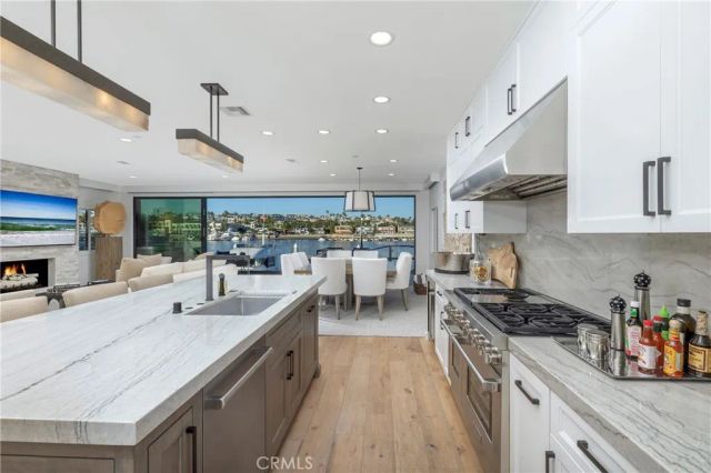 704 Via Lido Nord, Newport Beach, CA 92663