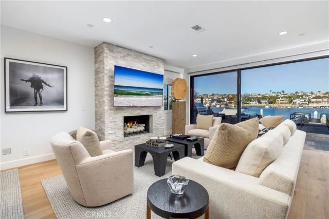 704 Via Lido Nord, Newport Beach, CA 92663