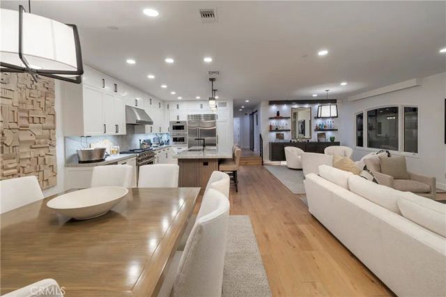 704 Via Lido Nord, Newport Beach, CA 92663