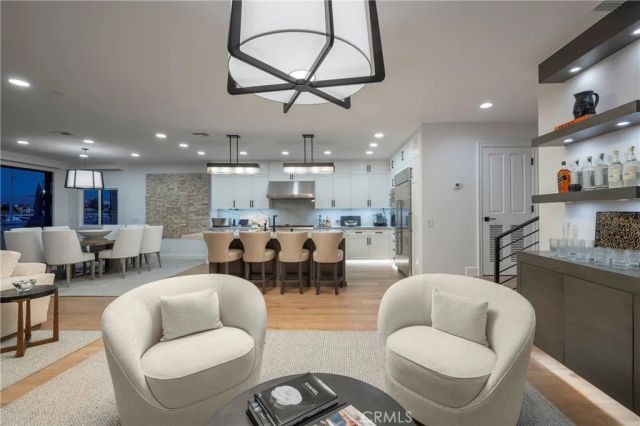 704 Via Lido Nord, Newport Beach, CA 92663