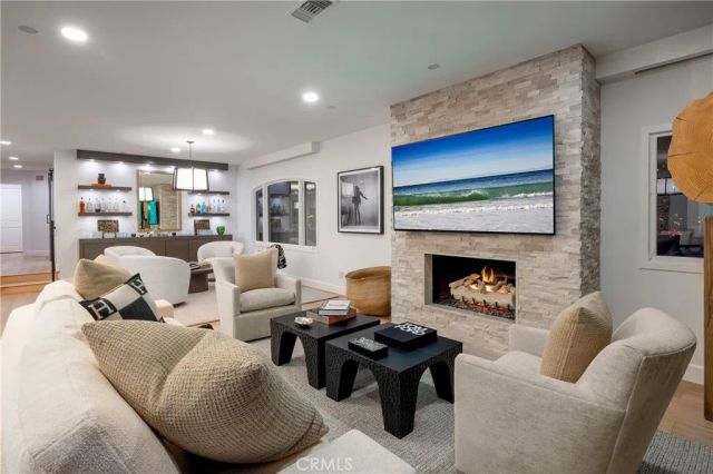 704 Via Lido Nord, Newport Beach, CA 92663