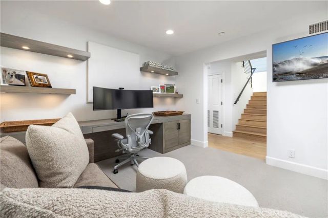 704 Via Lido Nord, Newport Beach, CA 92663