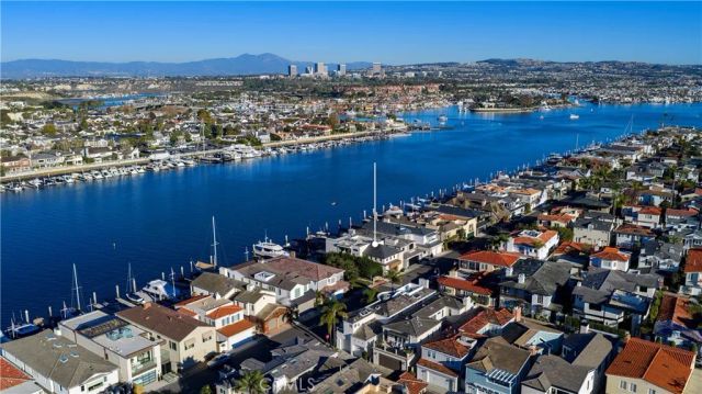 704 Via Lido Nord, Newport Beach, CA 92663