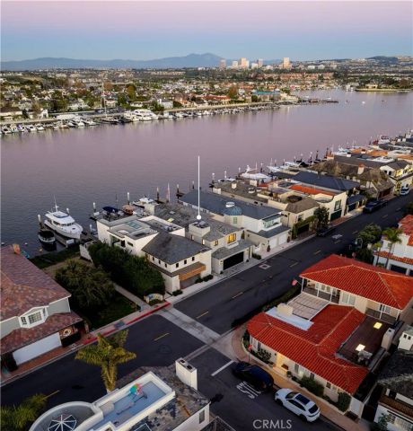 704 Via Lido Nord, Newport Beach, CA 92663