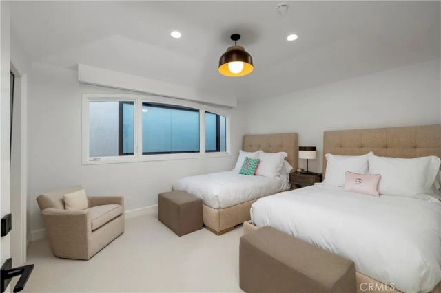 704 Via Lido Nord, Newport Beach, CA 92663