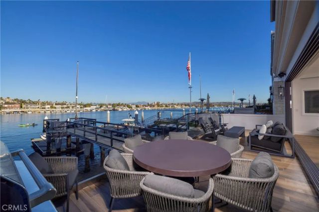 704 Via Lido Nord, Newport Beach, CA 92663