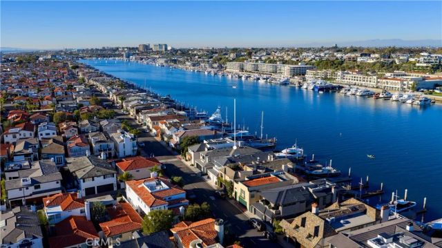 704 Via Lido Nord, Newport Beach, CA 92663