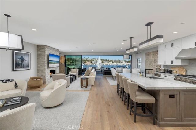 704 Via Lido Nord, Newport Beach, CA 92663