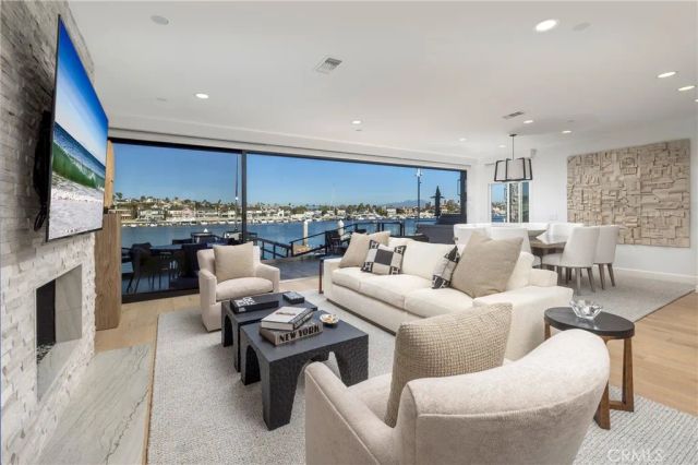 704 Via Lido Nord, Newport Beach, CA 92663