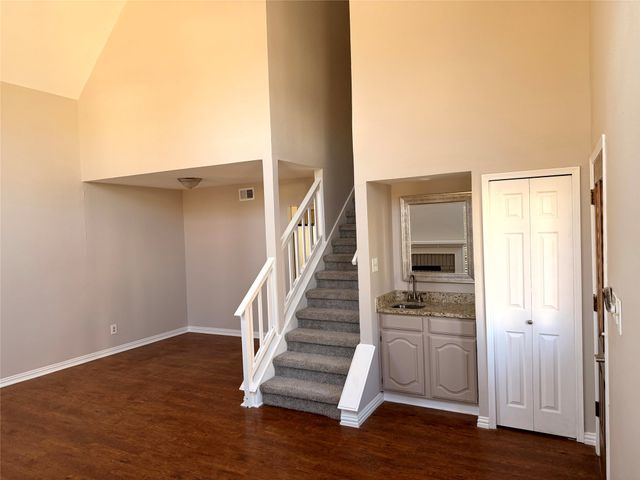 1000 Lamesa Court, Irving, TX 75063